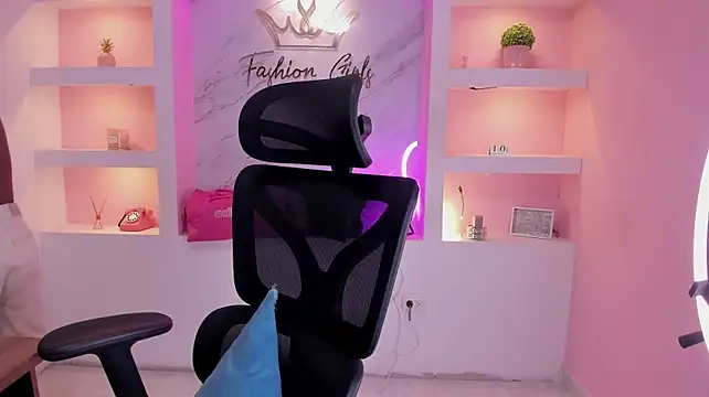 CandyRoxx1_ live cam on StripChat