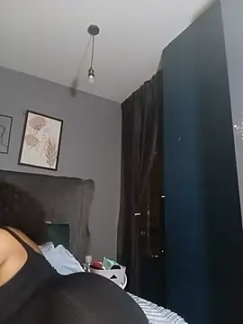 RealMsPEARLsEXY69 live cam on StripChat