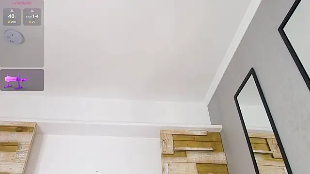 NaughtyMorenna live cam on StripChat