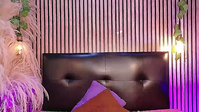 Hiddenhotcake live sex cam