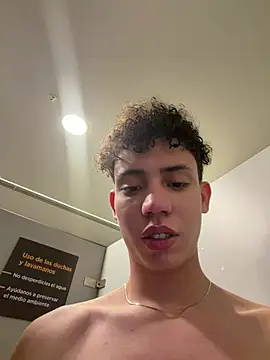 yoursexyjose live sex cam