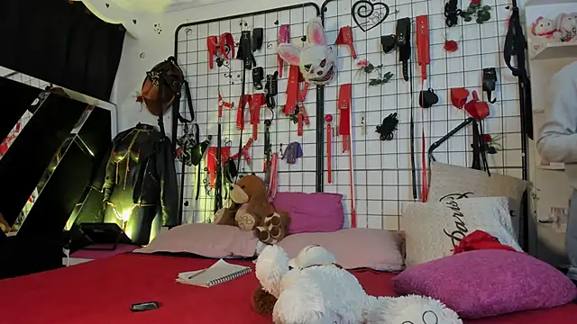 1lovelygirls live cam on StripChat