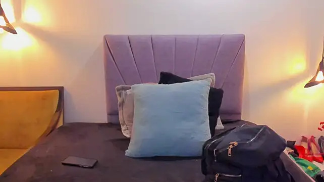 ScarletHoot_ live cam on StripChat
