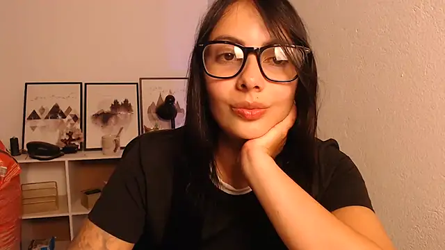 lalawhitte live cam on StripChat