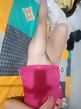 thuy-topzz live cam on StripChat