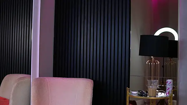 TanyaVonDe live sex cam