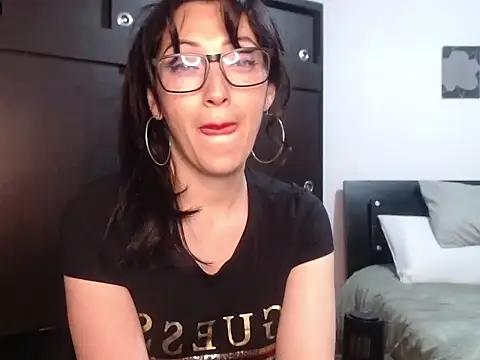 Alicelove75 live cam on StripChat