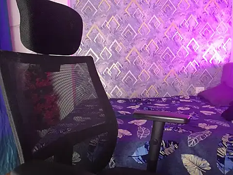 Innocent_beauty live cam on StripChat