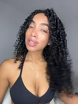 nicoleebony1 live cam on StripChat