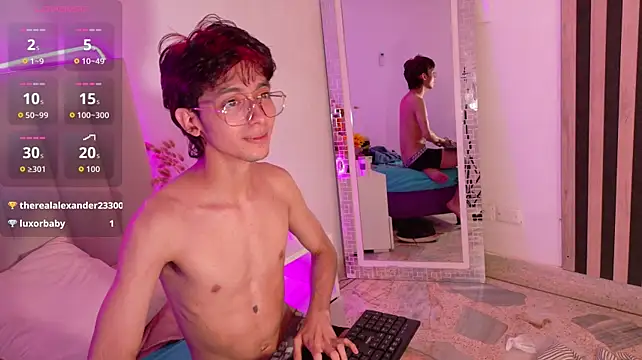 Twink_Sebas7 live cam on StripChat