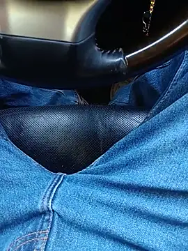 1daddy_is_here live cam on StripChat