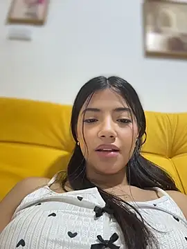 GoodGirlGoneBack live cam on StripChat