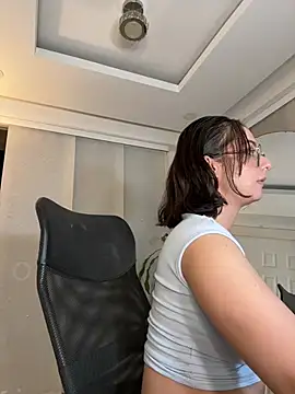 nicollett live cam on StripChat