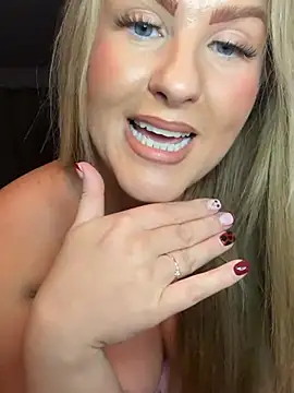 CharleighBaker live cam on StripChat