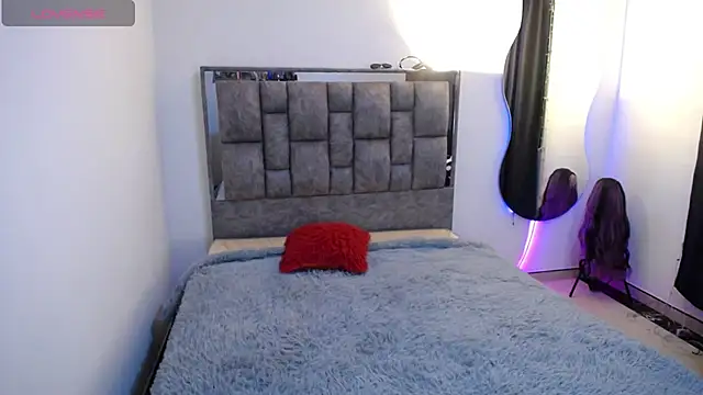 lia_queen04 live cam on StripChat