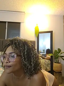 BiiancaEstradaa live cam on StripChat