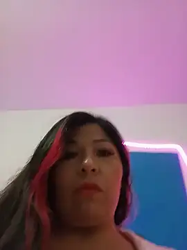 LatinaCalienteMilf live cam on StripChat