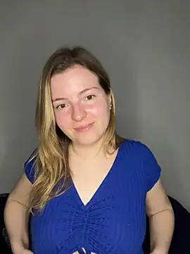 heyitskiara live cam on StripChat