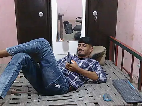 HotXKrish live cam on StripChat