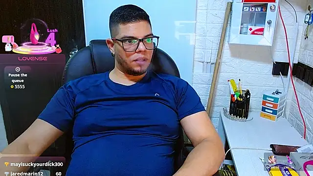 Realjoel01 live cam on StripChat