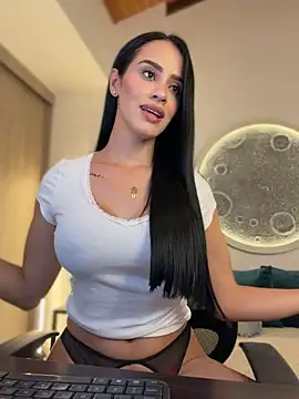 SarahhSmitth1 live cam on StripChat