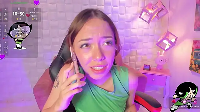 HarperrWest live cam on StripChat
