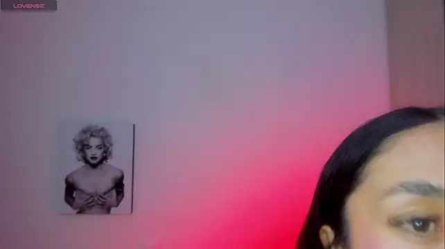 Millie_bobby live cam on StripChat