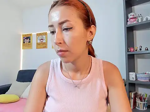 AriaRowenn live cam on StripChat