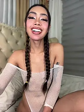 Innocent_yanixx69 live sex cam
