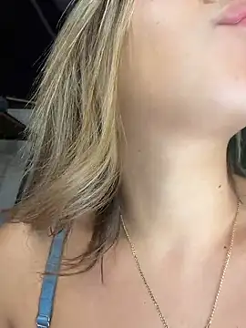 AngelBlushXXX live cam on StripChat