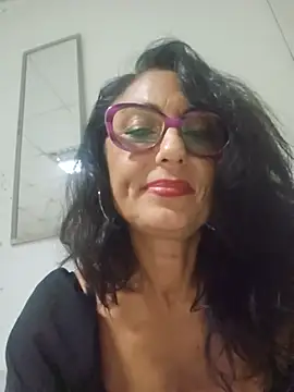 ni_de_nuwang56 (F mature) - In bagnio tete fuori😀😀
