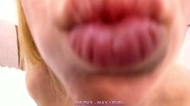 TinyKim_ live sex cam