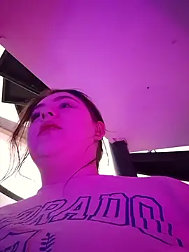Yuminull live cam on StripChat