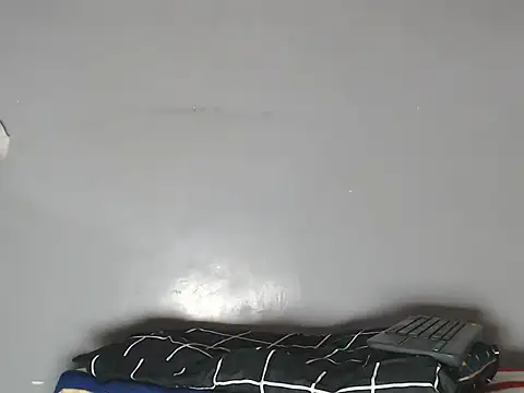 Natsboii live cam on StripChat
