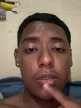 Nuneszs17 live cam on StripChat