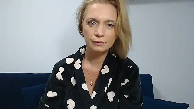MysticCreature live cam on StripChat