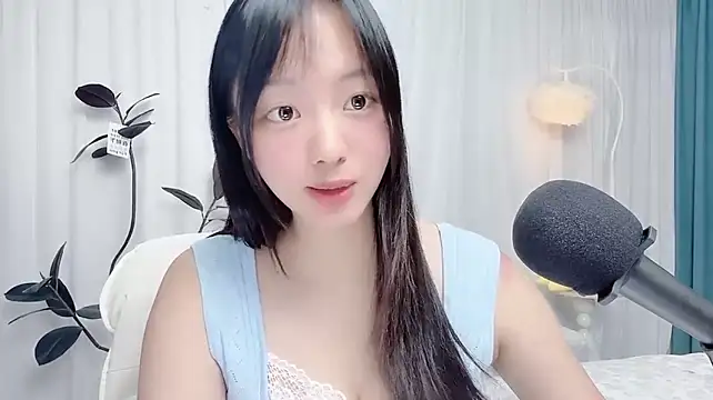 Winnie666999 live cam on StripChat