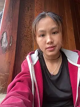 hoa_mai live cam on StripChat