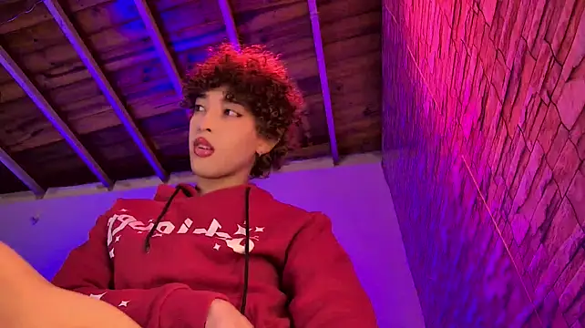 xFemboyToy live cam on StripChat