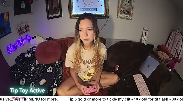 nikki_juggs (F milf) - Tip 20 or more to buzz my pussy