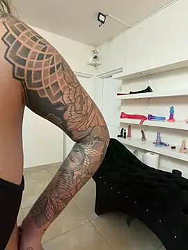 maferalvarexxx live cam on StripChat
