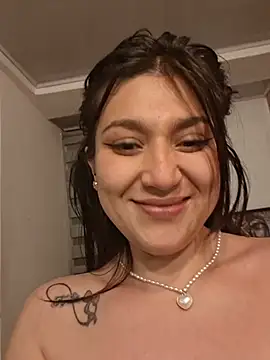 Magenta_Moon live cam on StripChat