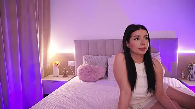 LaraAnnee live cam on StripChat