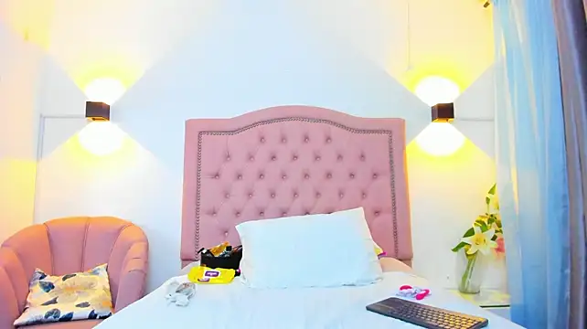 JulieeHabubu live cam on StripChat