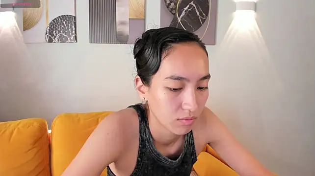 FlirtyAura live cam on StripChat