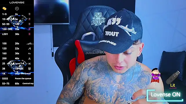 KevinSanchez420 live cam on StripChat