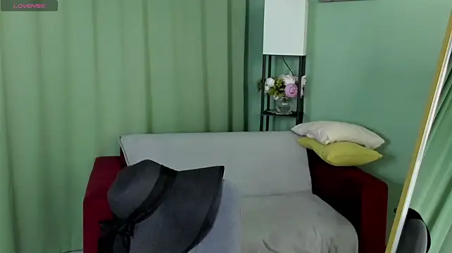 LeticiaRomano live sex cam