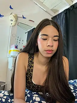 Milleradhara24 live cam on StripChat