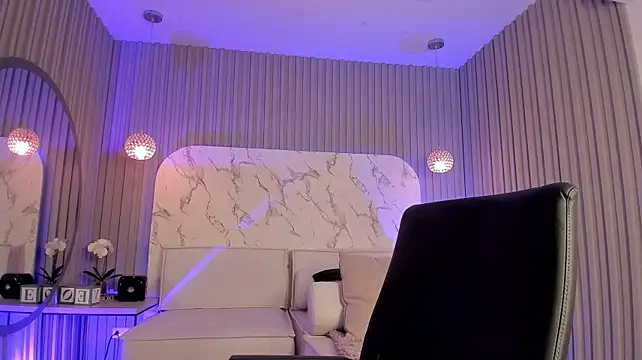 AbrilBloom live cam on StripChat