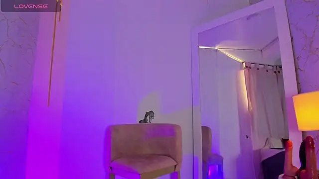 Emylyjonhs live cam on StripChat